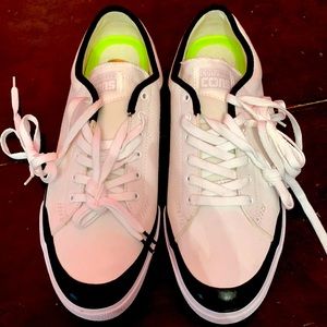 New wo tags Men's Arron Herrington Converse